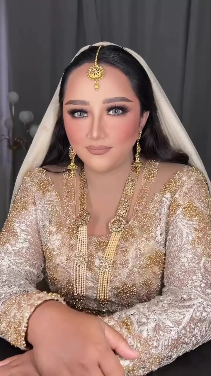 Makeup ala pengantin India © Instagram