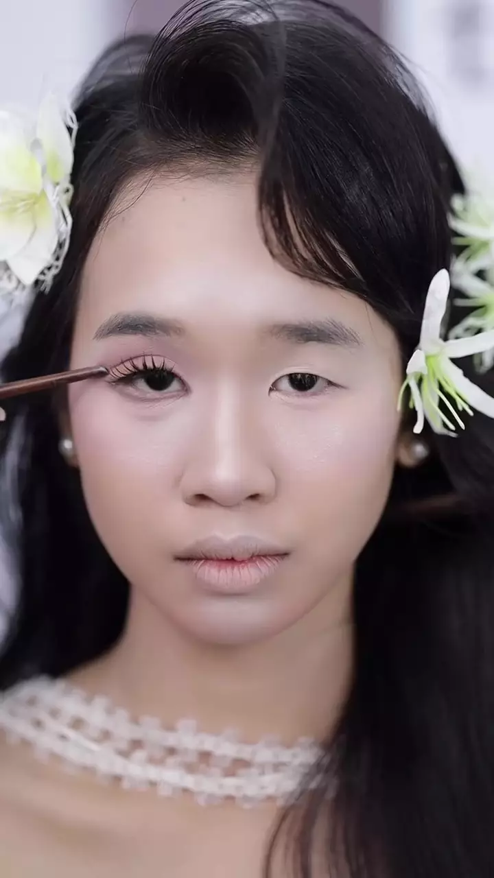 MUA ini ubah mata kecil © Instagram MUA ini ubah mata kecil © Instagram