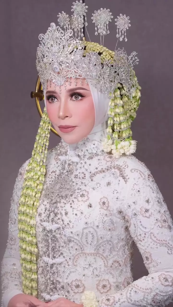 glam makeup Melly Goeslaw © 2025 brilio.net glam makeup Melly Goeslaw © 2025 brilio.net