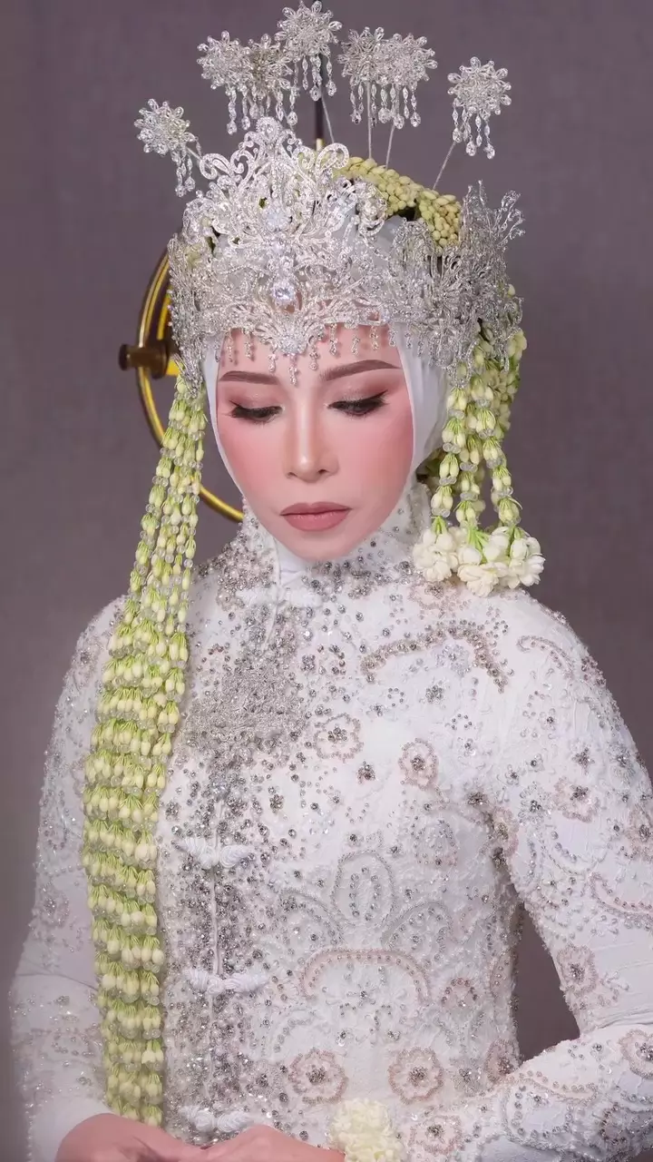 glam makeup Melly Goeslaw © 2025 brilio.net glam makeup Melly Goeslaw © 2025 brilio.net