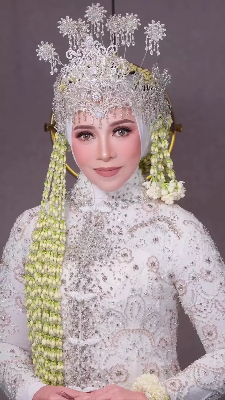 glam makeup Melly Goeslaw © 2025 brilio.net glam makeup Melly Goeslaw © 2025 brilio.net