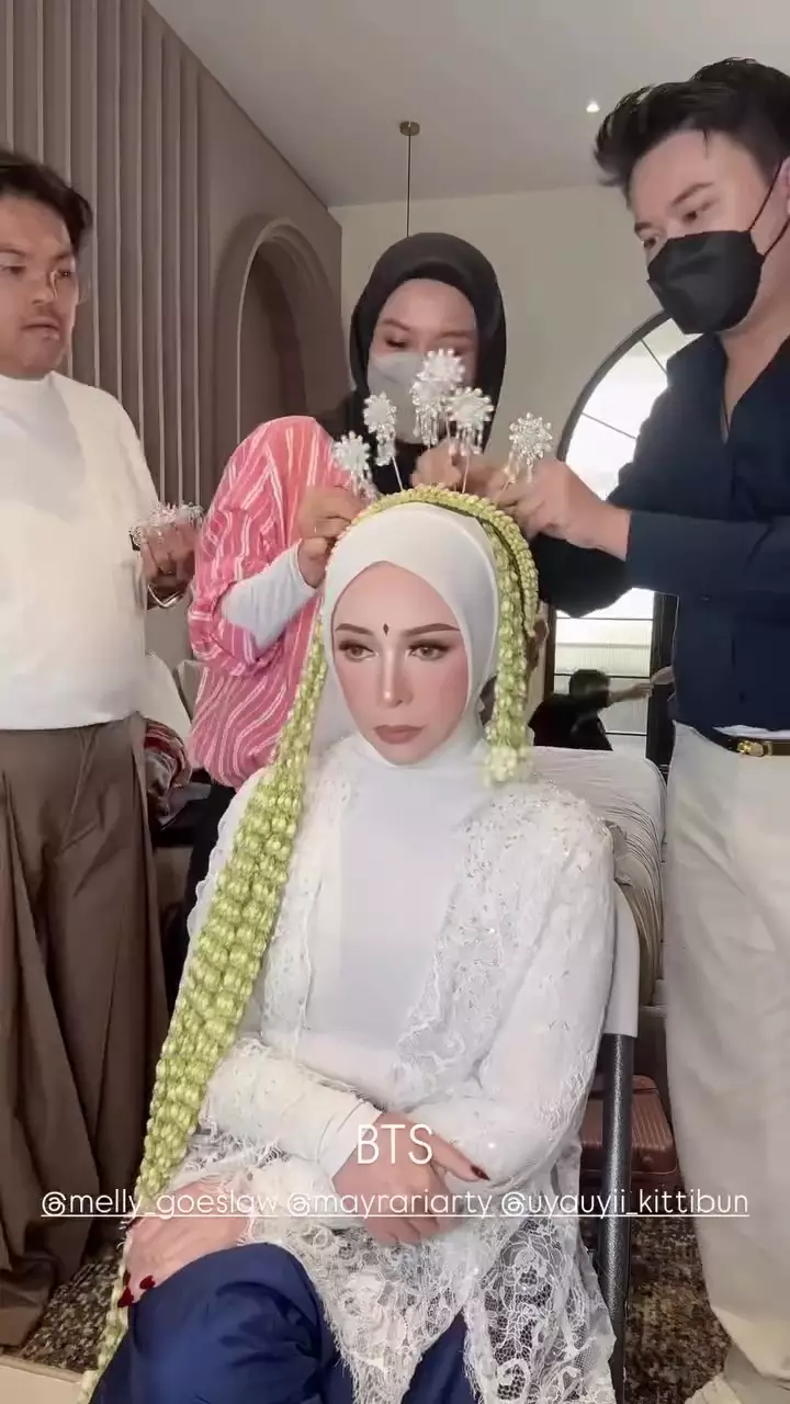 glam makeup Melly Goeslaw © 2025 brilio.net glam makeup Melly Goeslaw © 2025 brilio.net