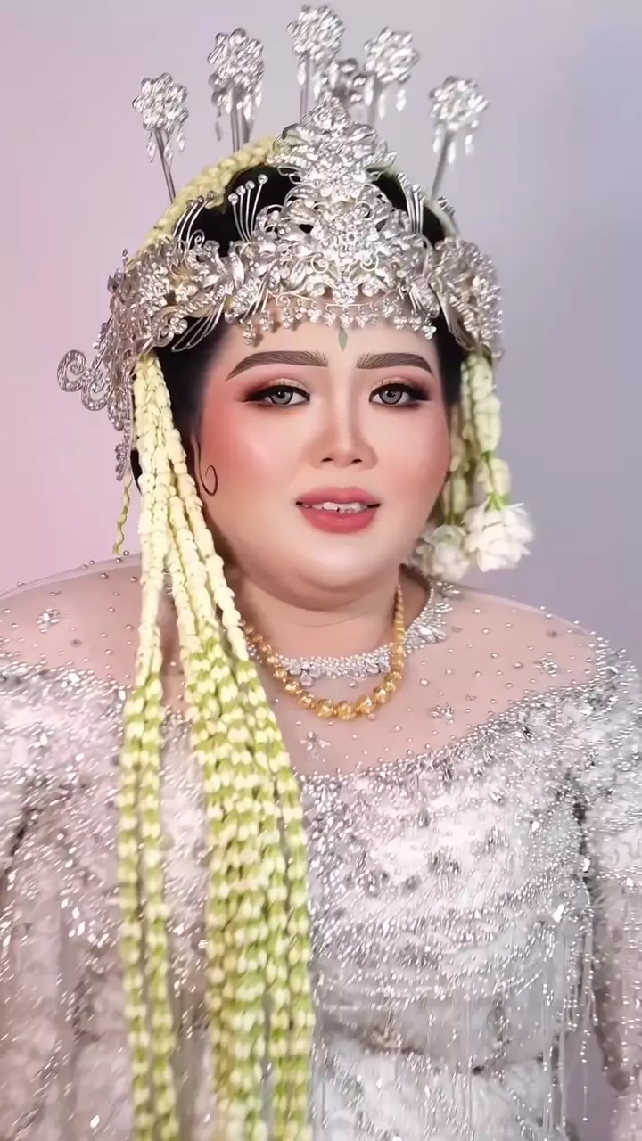 pengantin berwajah bulat dirias classic makeup © Instagram 