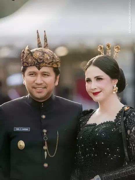 makeup Arumi Bachsin saat upacara © 2025 brilio.net