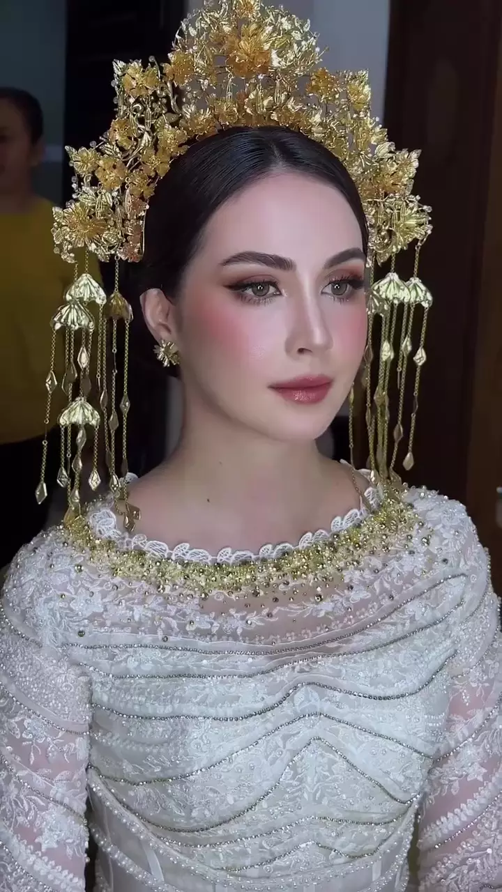 makeup Arumi Bachsin saat upacara © 2025 brilio.net