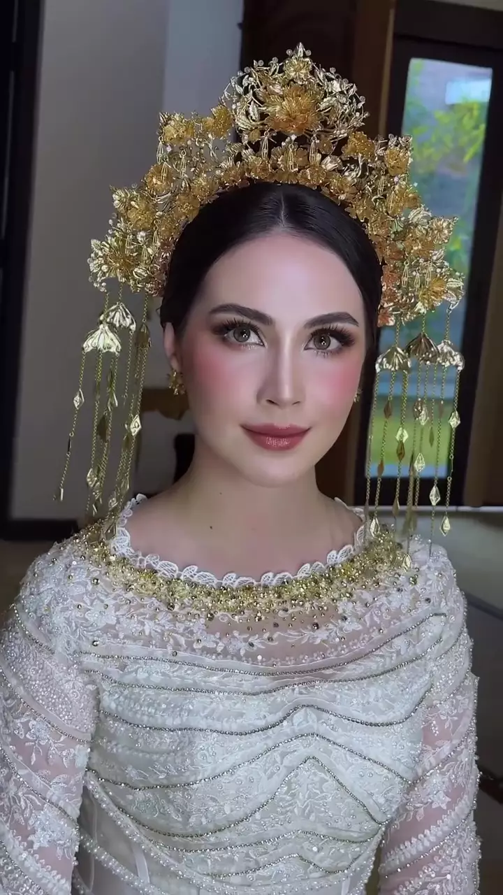 makeup Arumi Bachsin saat upacara © 2025 brilio.net