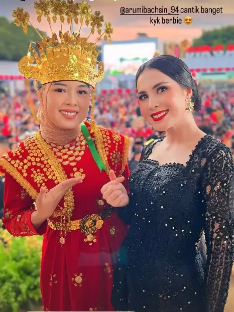 makeup Arumi Bachsin saat upacara © 2025 brilio.net