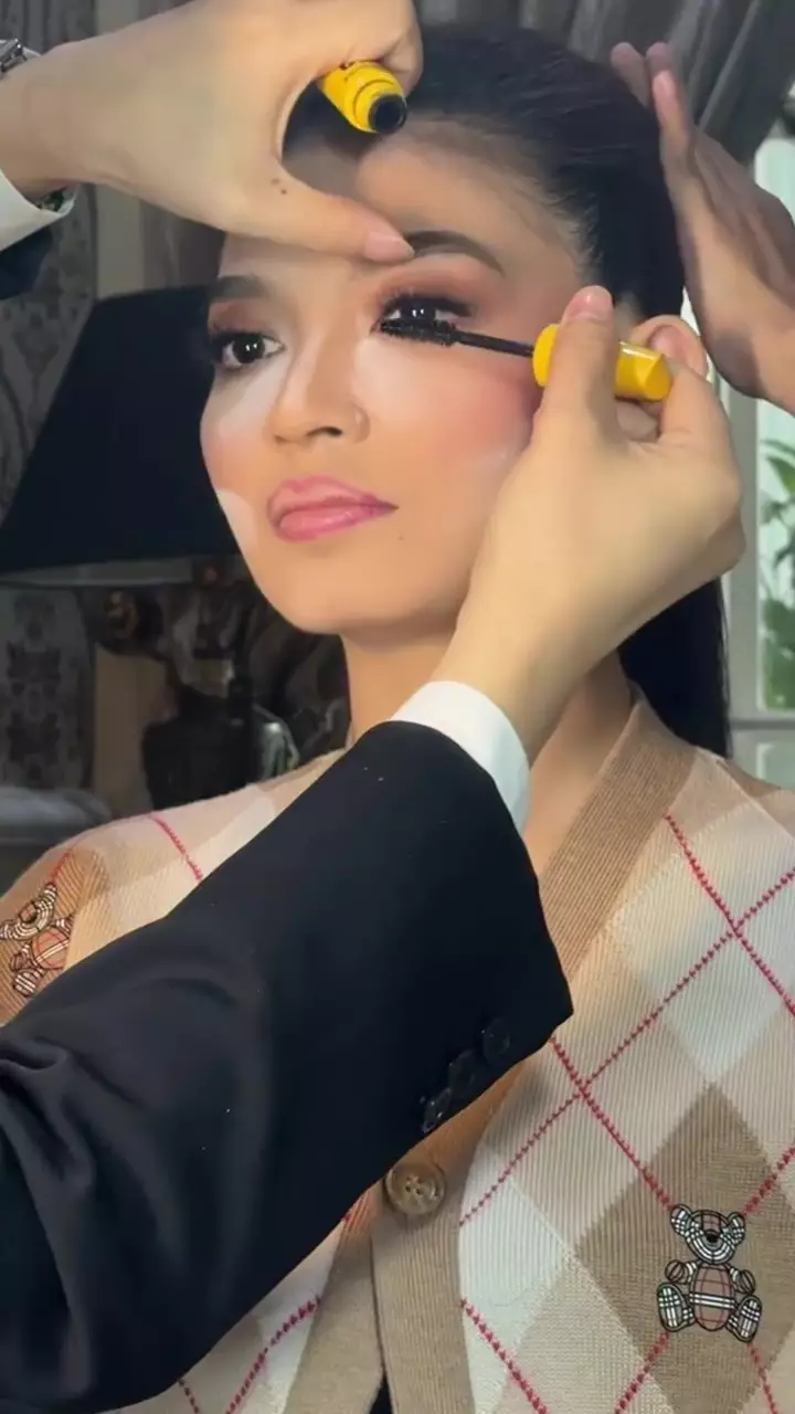 makeup bold Selvi Ananda © Instagram makeup bold Selvi Ananda © Instagram