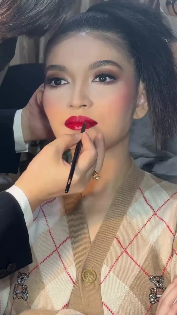 makeup bold Selvi Ananda © Instagram makeup bold Selvi Ananda © Instagram