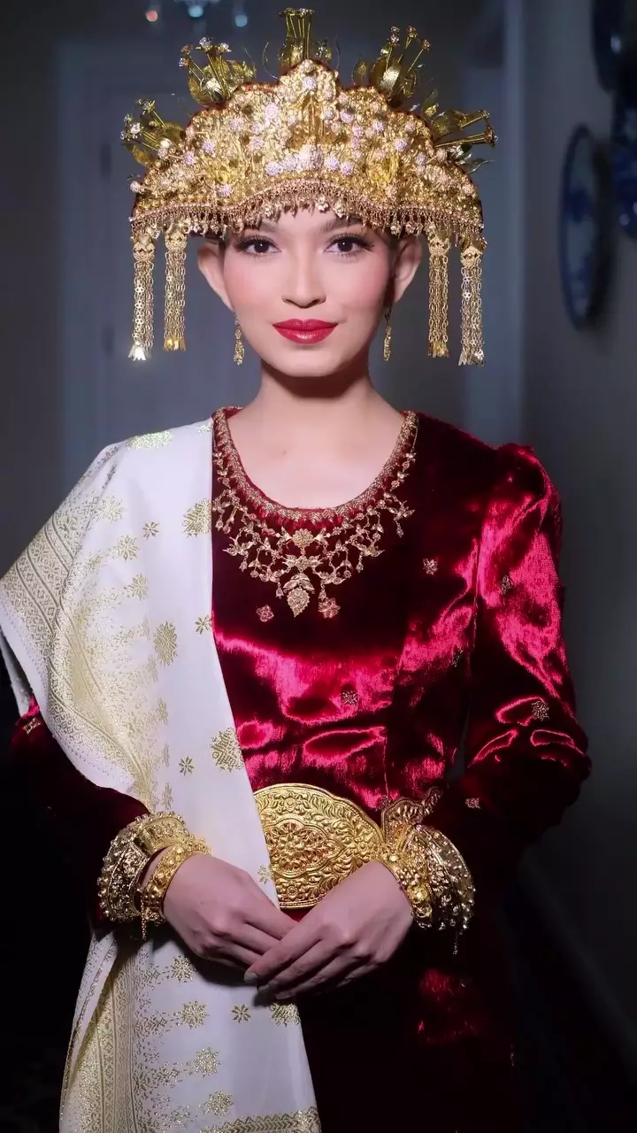 makeup bold Selvi Ananda © Instagram makeup bold Selvi Ananda © Instagram