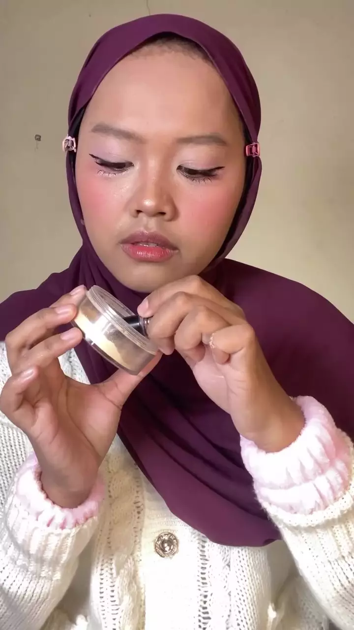 Cara baru pakai lipstik © Instagram Cara baru pakai lipstik © Instagram