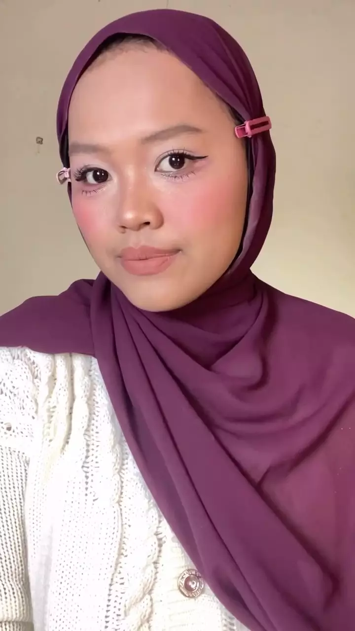 Cara baru pakai lipstik © Instagram Cara baru pakai lipstik © Instagram