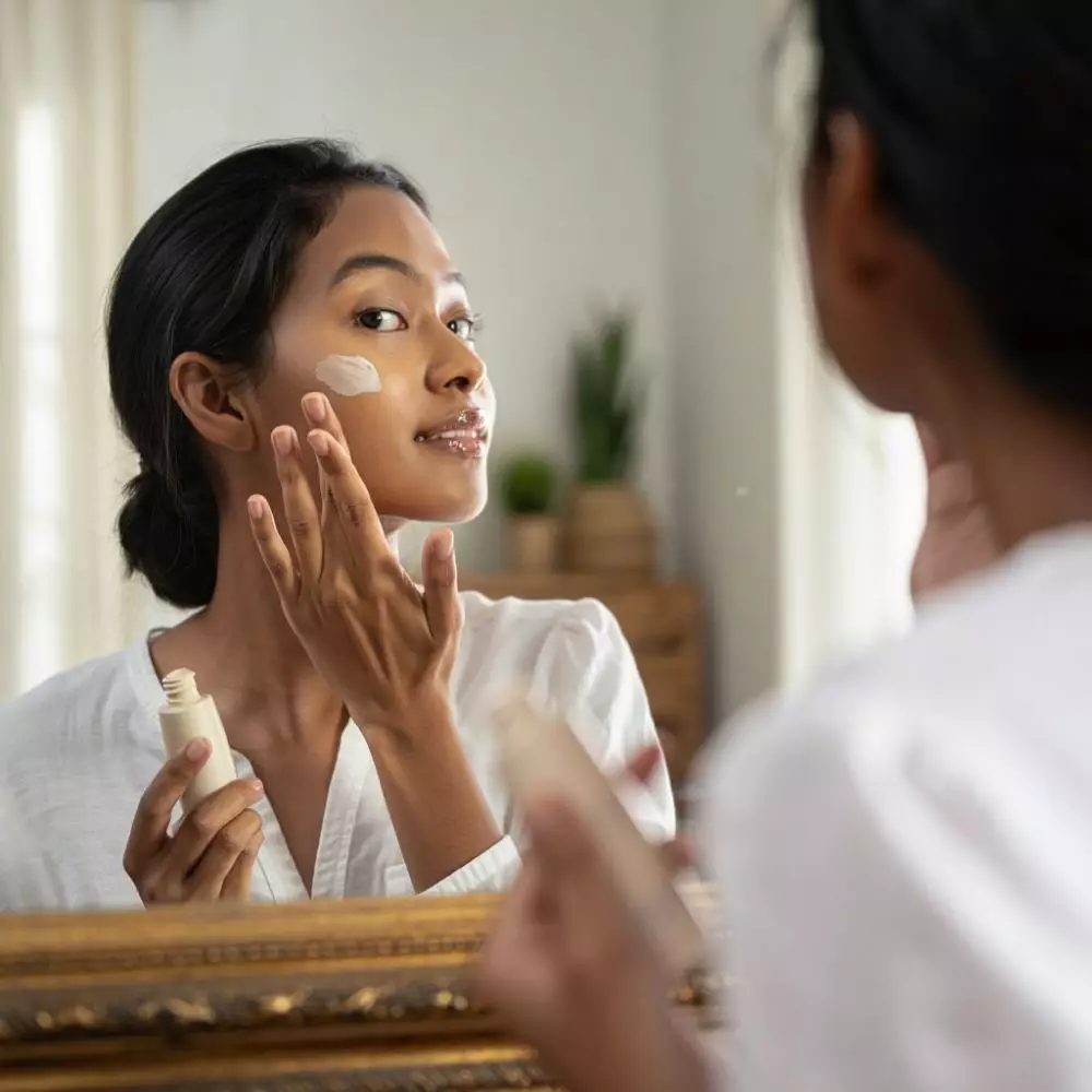 Rekomendasi primer lokal terbaik untuk samarkan pori-pori © 2025 brilio.net