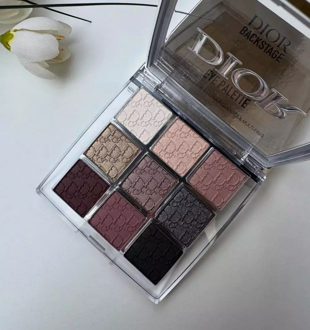 Rekomendasi palette eyeshadow terbaik © 2025 brilio.net Rekomendasi palette eyeshadow terbaik © 2025 brilio.net