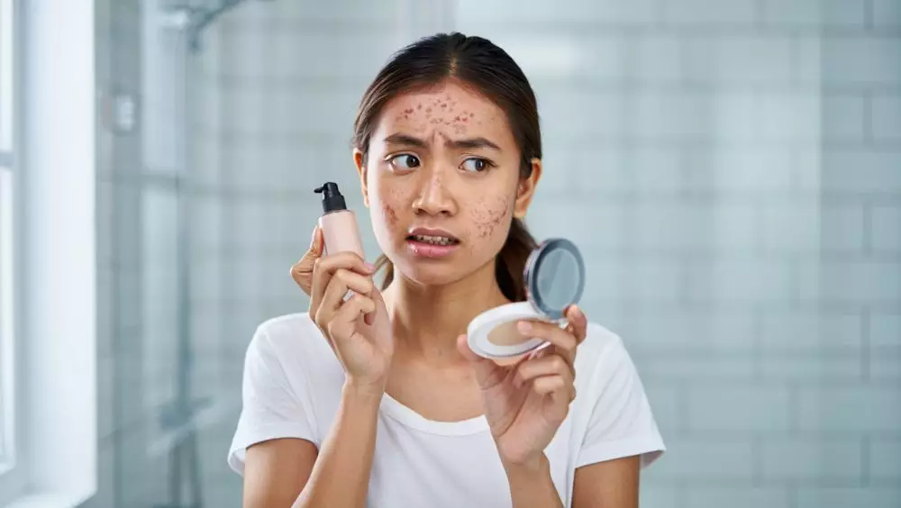 Rekomendasi makeup yang ramah kulit sensitif © 2025 brilio.net Rekomendasi makeup yang ramah kulit sensitif © 2025 brilio.net