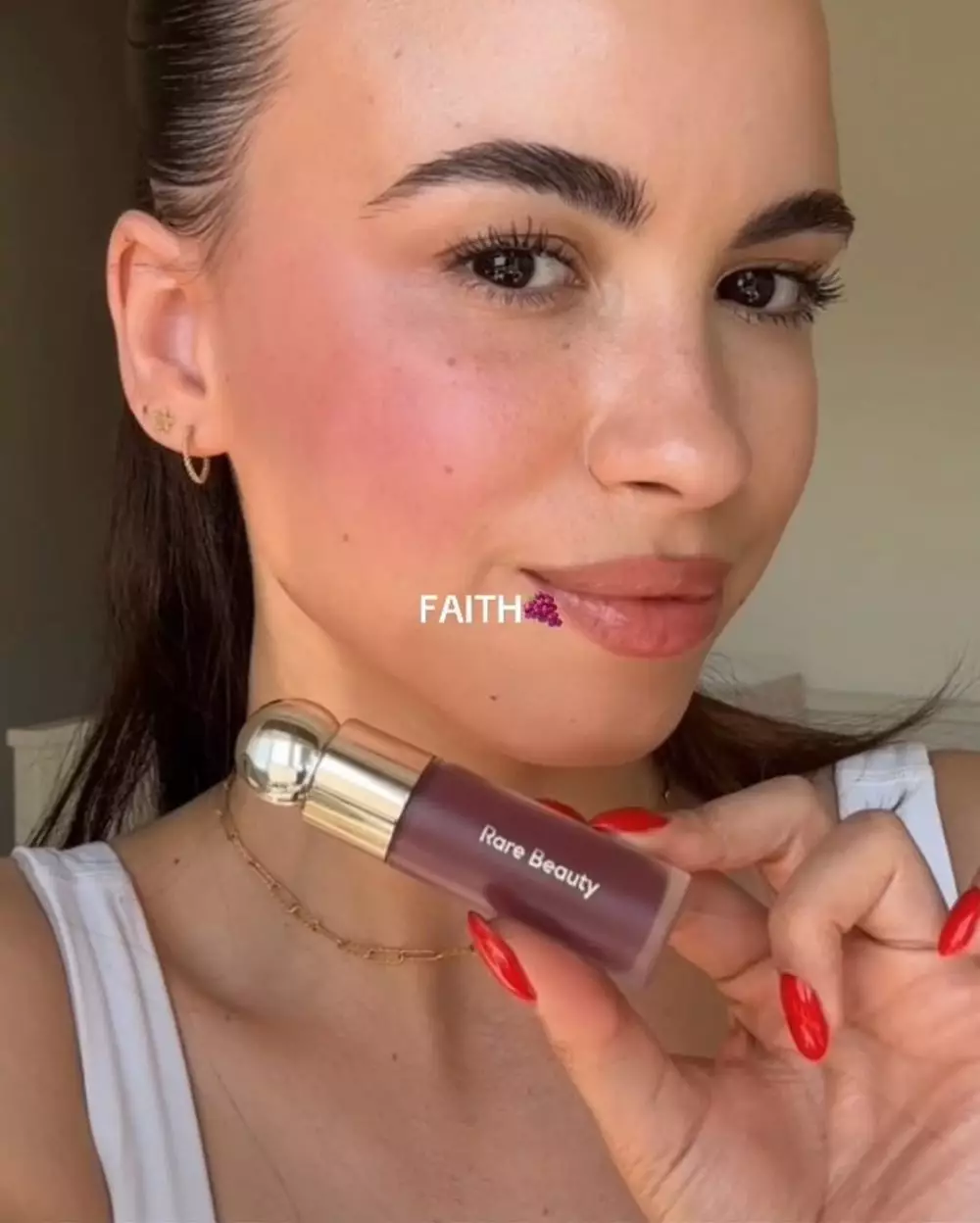 Rekomendasi makeup untuk hasil glass skin ala Korea © 2025 brilio.net Rekomendasi makeup untuk hasil glass skin ala Korea © 2025 brilio.net