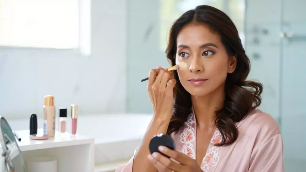 Rekomendasi makeup Viva untuk usia 40-an © 2025 brilio.net