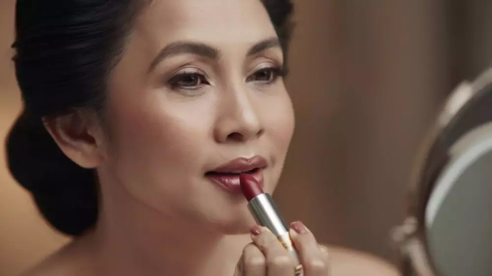 Rekomendasi lipstik Mirabella favorit wanita 40-an © 2025 brilio.net