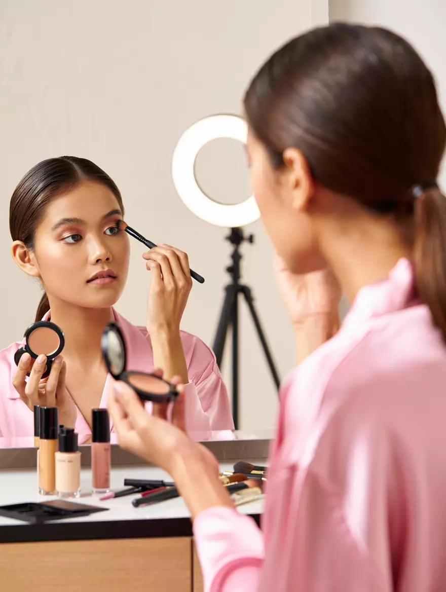 Warna Viva eyeshadow cream terbaik © 2025 brilio.net Warna Viva eyeshadow cream terbaik © 2025 brilio.net