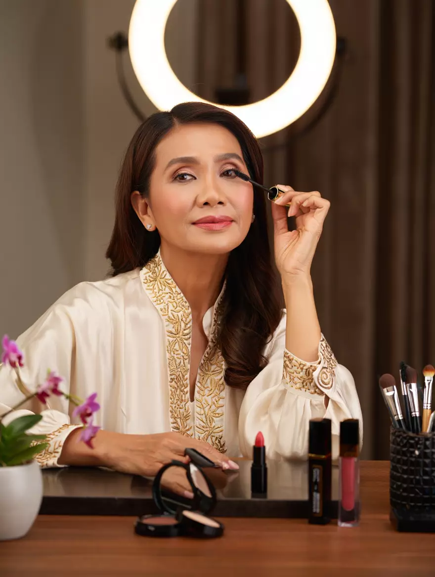Produk makeup Skiva terbaik untuk uia 50 tahun ke atas © 2025 brilio.net