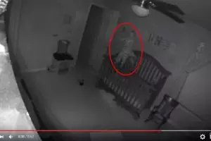 Serem, bayi ini menangis tengah malam dan kesurupan! 