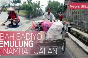 Mbah Sadiyo, pemulung penambal jalan