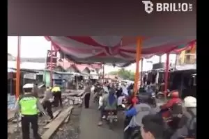 Nekat bangun tenda hajatan di jalan, ini yang terjadi