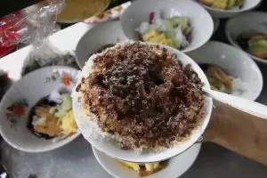 Segarnya Es Campur Gerjen, melegenda sejak era 80an