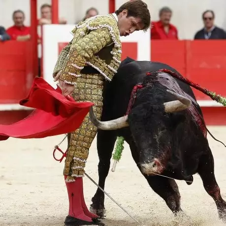 Aksi matador asal Spanyol Julian Lopez ini bikin deg-degan