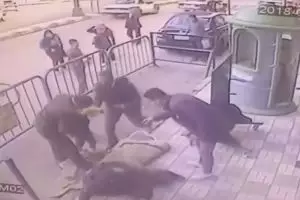 Aksi polisi selamatkan anak yang jatuh dari lantai 3 ini menegangkan