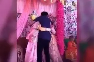 Resepsi nikahan heboh, mempelai wanita pingsan usai dipeluk mantan