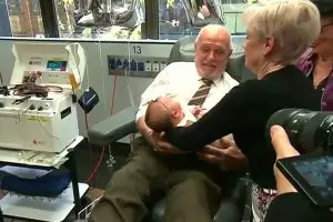 Rekor, pria ini donorkan darahnya sebanyak 1.173 kali