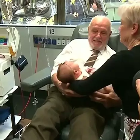 Rekor, pria ini donorkan darahnya sebanyak 1.173 kali