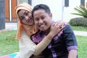 Begini kisah komedian Nardji dapatkan cinta pramugari cantik