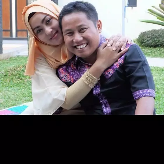 Begini kisah komedian Nardji dapatkan cinta pramugari cantik