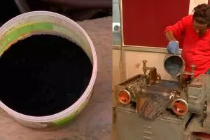 Inovasi kreatif, jelaga cerobong asap disulap jadi tinta