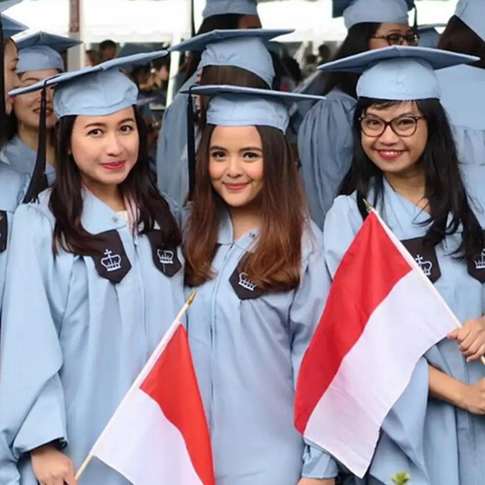 Sukses berkarier, 4 seleb muda ini tak lupakan pendidikan