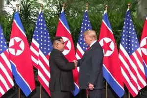 Sejarah baru, Kim Jong-Un dan Trump akhirnya bersalaman