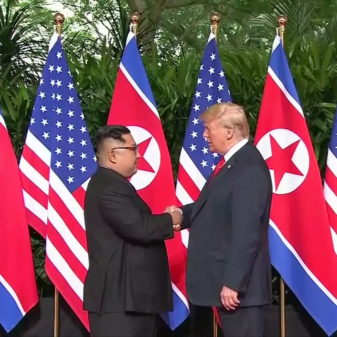 Sejarah baru, Kim Jong-Un dan Trump akhirnya bersalaman