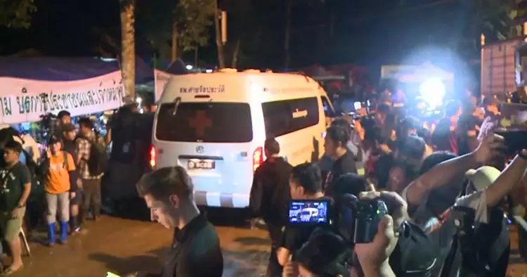 Terjebak 10 hari di gua, 12 pemain sepak bola Thailand selamat