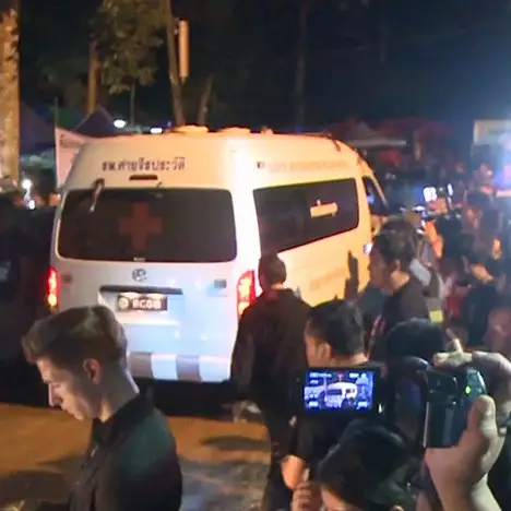 Terjebak 10 hari di gua, 12 pemain sepak bola Thailand selamat