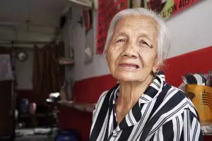 Mbah Yati, semangat hidup mandiri meski usia tak lagi muda
