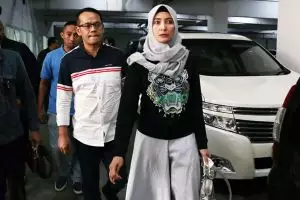 Kisah cinta tak berbatas Inneke Koesherawati pada suami