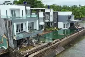 Melihat berbagai kerusakan tsunami 22 Desember 2018