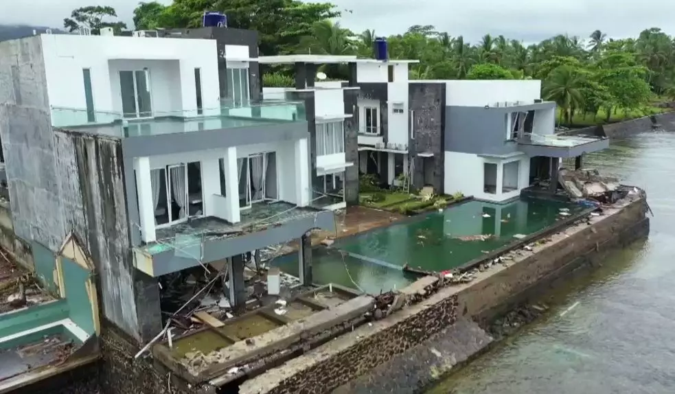 Melihat berbagai kerusakan tsunami 22 Desember 2018