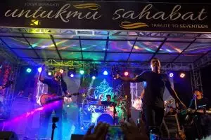 Tribute to Seventeen dari para musisi Jogja, ramai banget