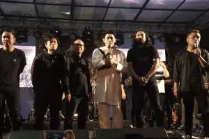 Ifan tampak tegar saat konser tribute to Seventeen di Jogja