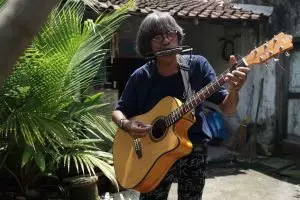 ‘Pieter’ Lennon, pengamen nyentrik ala The Beatles