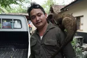 Wow, ada kebun binatang di tengah kampung