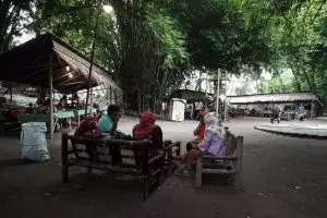 Pasar Kebon Empring, Dulu Penuh Sampah Sekarang Bawa Berkah